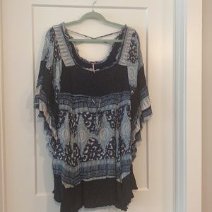 Free People blue top/tunic. Excellent cdtn. Small.